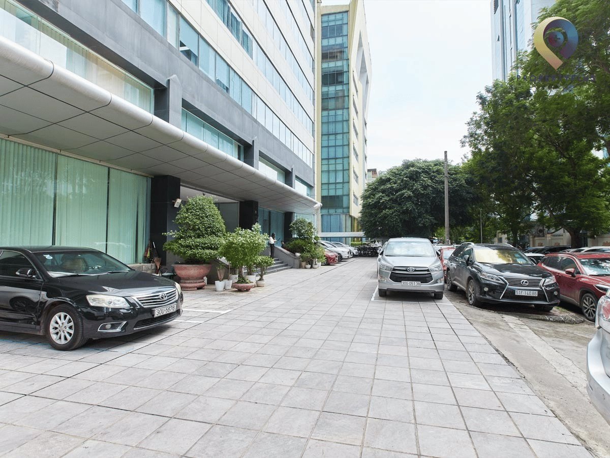Lối ra vào chính của tòa nhà Technosoft Building tại quận Cầu Giấy - hình ảnh từ Property Plus